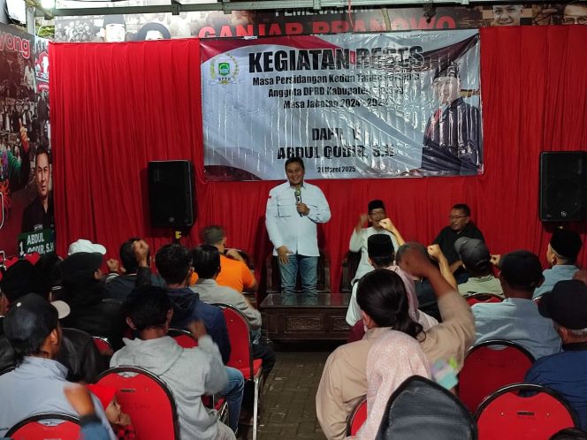 
 Ketua Fraksi PDI Perjuangan DPRD Kabupaten Malang, Abdul Qodir saat bertemu dan menghimpun aspirasi dari masyarakat pada masa reses. (ist)