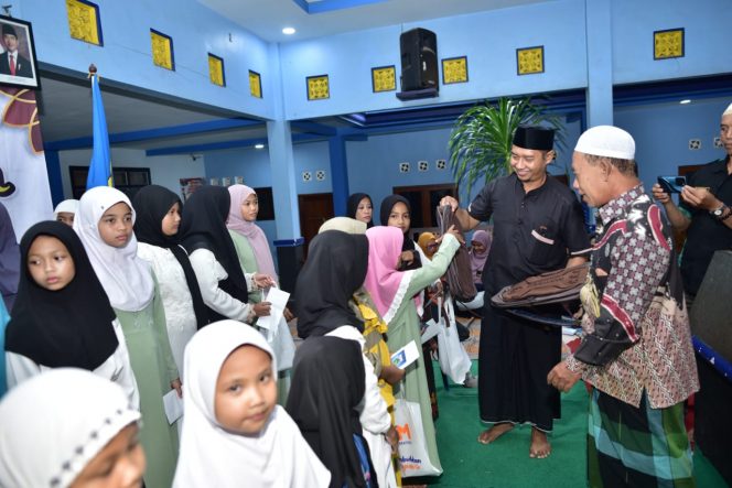 
 Suasana hangat santunan kepada yatim piatu.(Karang Taruna for BacaMalang)