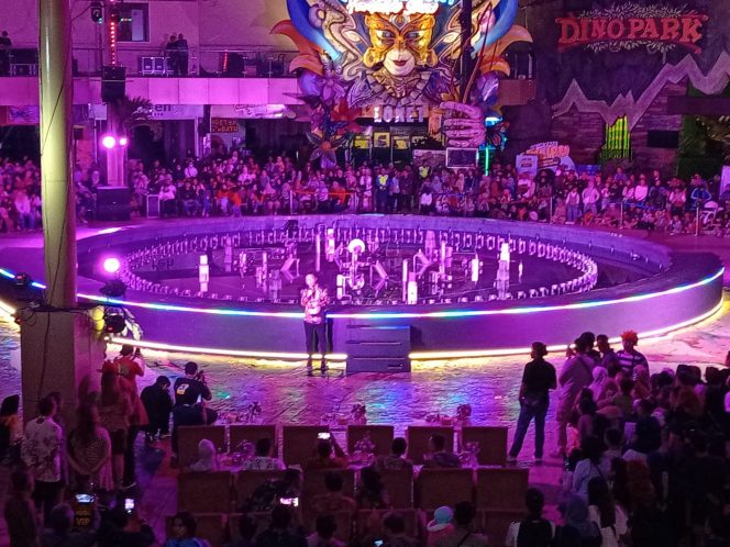 
 Direktur Jawa Timur Park 3, Suryo Widodo, saat memberikan sambutan dalam kegiatan acara peresmian 3 wahana baru. (Yan)