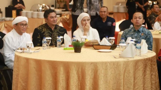 
 Abdul Qodir (batik hitam) saat menghadiri Pisah Sambut Danrem 083 Baladhika Jaya di Singhasari Resort. (ist)