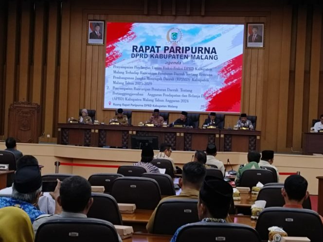 
 Rapat Paripurna dengan agenda penyampaian Pandangan Umum Fraksi Rancangan Peraturan Daerah (Raperda) tentang Rencana Pembangunan Jangka Menengah Daerah (RPJMD) 2025-2026, Senin (2/6/2025). (ist)