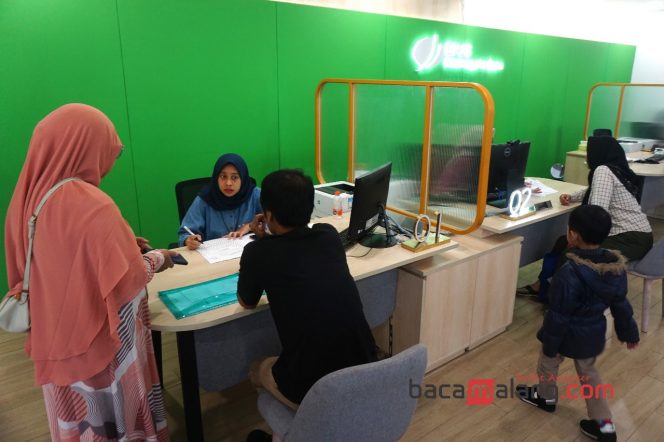 
 Kegiatan pelayanan di Kantor BPJS Ketenagakerjaan Cabang Malang, di Jalan Dr Sutomo Kota Malang, Jumat (20/6/2025). (Nedi Putra AW)