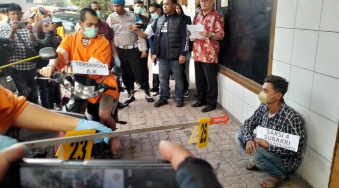 
 Rekonstruksi di Losmen Windu Kentjono Malang. (ist)