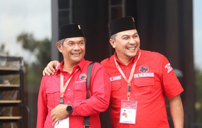 
 Ketua Fraksi PDI Perjuangan, Abdul Qodir (kanan) bersama Ketua DPRD Kabupaten Malang, Darmadi pada saat menghadiri kegiatan PDI Perjuangan belum lama ini. (ist)