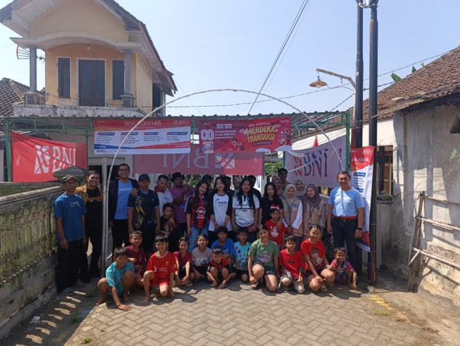 
 Berfoto bersama usai kegiatan.(Sulis for Baca Malang)