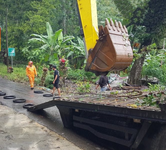 
 Kegiatan normalisasi sungai mitigasi bencana banjir di Kecamatan Tirtoyudo.(IG BPBD)