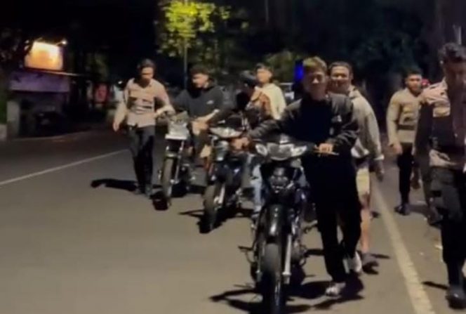 
 Para pemuda yang terlibat balapan liar diamankan polisi untuk dibawa ke Polsek Kedungkandang. (ist)