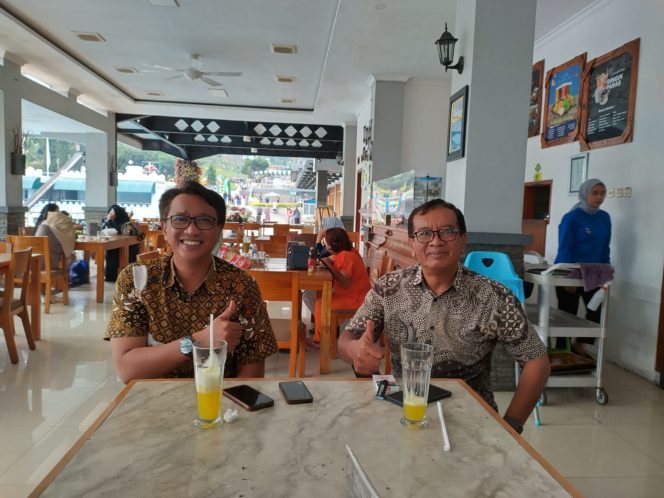 Pt Selecta Dirut PT Selecta, Sujud Hariadi, S.E dan Direktur PT Selecta, Drs ...