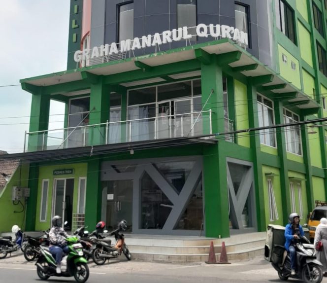 
 Gedung Graha Manarul Qur'an yang akan di gunakan untuk kampus Institut Agama Islam (IAI) Asy-Syadzili  Sumber Pasir Kec Pakis Kabupaten Malang. (Rohim Alfarizi)