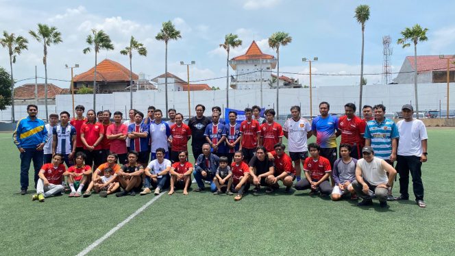 
 Wakil Wali Kota Malang, Ali Muthohirin, bersama tim mini soccer usai mengikuti Mbois Playful Championship (MPC) 2025. (ist)