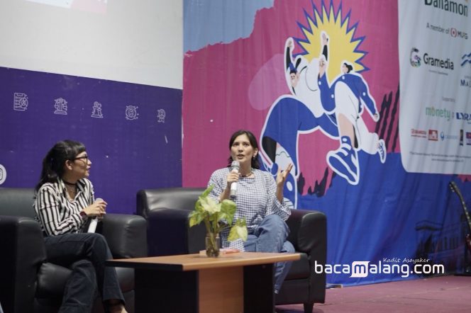 
 Aktivis Hannah Al Rashid (kanan), dan penulis buku Youth Quake,  Dyana Savina saat mengisi puncak acara Gramedia x Danamon Goes to Campus di Universitas Ma Chung, akhir pekan lalu. (ist)