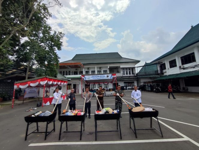 
 Pemusnahan barang bukti dari 64 perkara oleh Kejari Kabupaten Malang. (ist)
