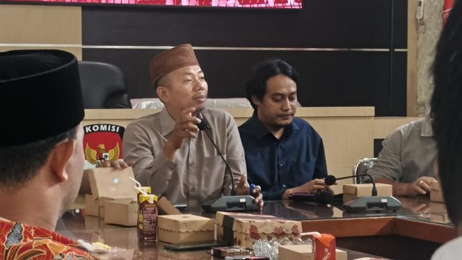
 Ketua KPU Kabupaten Malang, Abdul Fatah pada saat rapat koordinasi pemutakhiran data Parpol Semester II 2025. (ist)