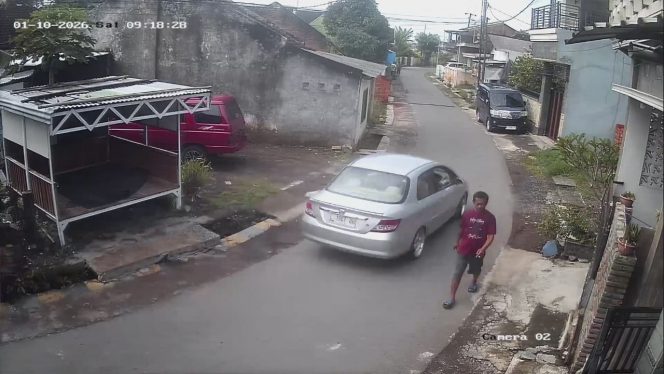 
 Pelaku Curanmor terekam CCTV di Dusun Morotanjek, Desa Purwoasri, Kecamatan Singosari. (ist)