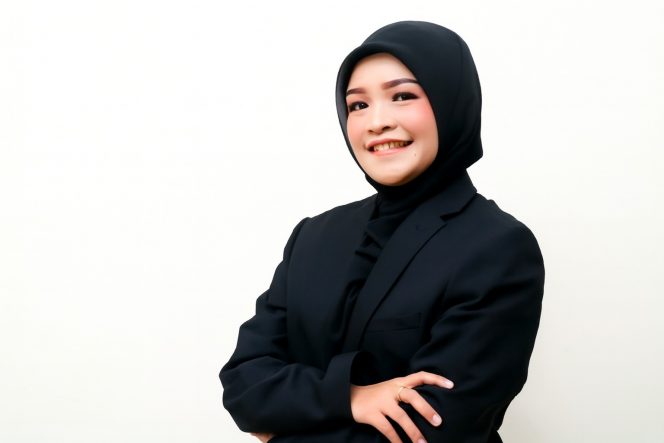 
 Putri Wulandari , pendidik dan pemerhati budaya digital yang tinggal di Jember. Aktif menulis tentang pendidikan, literasi, dan ekonomi kreatif. Kini tengah mengembangkan konsep culturepreneurship di sekolah-sekolah sebagai upaya menguatkan karakter dan kemandirian generasi muda Indonesia.(ist)