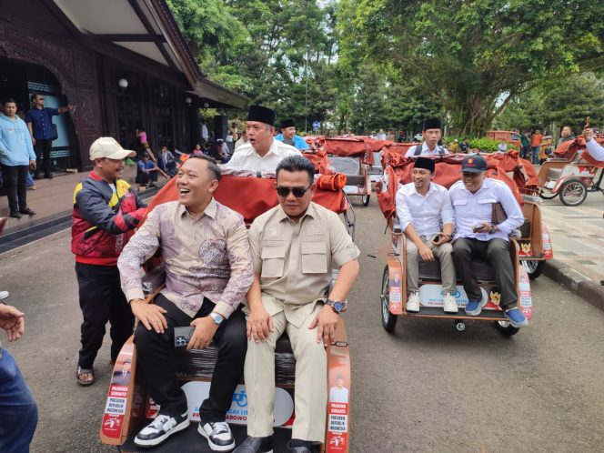 
 Ketua dan anggota Fraksi Gerindra DPRD Kabupaten Malang menjajal becak listrik bantuan dari Presiden Prabowo Subianto. (ist)
