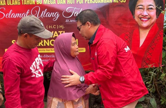 
 Ahmad Basarah saat hadir dalam program bedah rumah Lansia di Kota Batu. (ist)