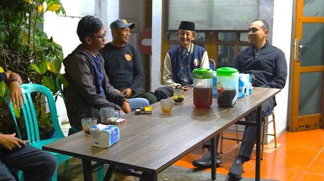 
 Kapolresta Makota Kombes Pol Putu Kholis Aryana saat berdialog dengan warga di Kelurahan Sukun. (ist)