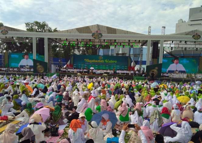 
 Presiden Republik Indonesia Prabowo Subianto menyampaikan sambutan melalui videotron pada peringatan 1 Abad Hari Lahir (Harlah) Nahdlatul Ulama di Stadion Gajayana, Kota Malang. (ist)