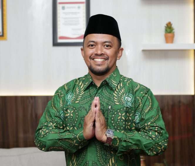 
 Rektor Universitas Kepanjen, Dr. Tri Nurhudi Sasono, S.Kep., Ns., M.Kep., yang juga dikenal sebagai aktivis kesehatan, serta Ketua Warga Peduli AIDS Turen. (Tri for Baca Malang)