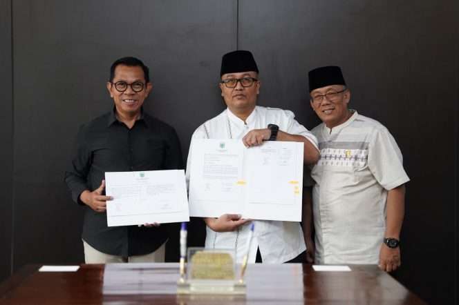 
 Jajaran Kepala SKPD di lingkungan Pemkot Batu, saat tengah menteken pakta integritas untuk kinerja di tahun 2026. (Yan)