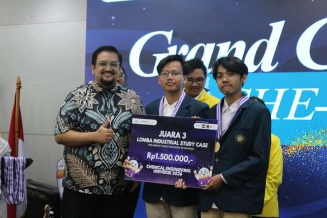 
 Tim Perwira Agak Laen yang beranggotakan Ahmad Hisyam Shidqi dan Kevin Ainal Rizki Fadillah, mahasiswa Teknik Kimia angkatan 2022, Fakultas Teknik Universitas Brawijaya yang berhasil meraih Juara 3 dalam ajang Chemical Engineering Universe (CHEVERSE) 2026. (ist)
