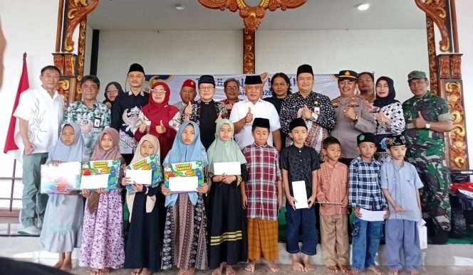 
 Kompak bersinergi untuk anak- anak yatim di Kabupaten Malang Bupati Malang HM Sanusi didampingi Sekda kabupaten Malang Sambangi Komisaris PT ACA Iwan Kurniawan pada  Pekan Islami ke XIX di kecamatan Dau. (ist)