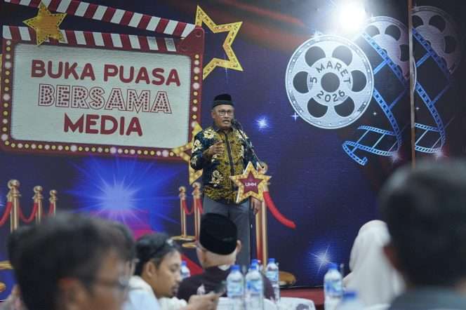 
 Rektor Nazaruddin Malik saat memberikan sambutan dalam acara buka puasa bersama media. (ist)