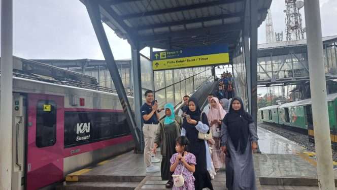 
 Suasana penumpang Kereta Api Indonesia (KAI) di Stasiun Malang. (ist)