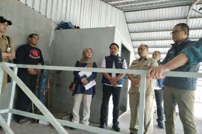 
 Monitoring dan pengecekan bahan pangan pokok oleh Satgas Pangan Polres Malang dan Bapanas. (ist)