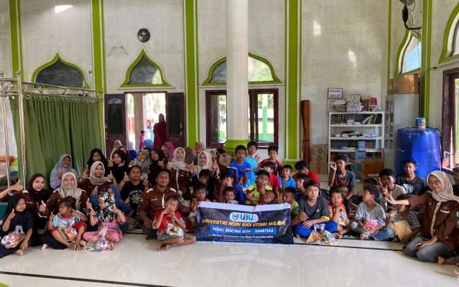 
 Universitas Insan Budi Utomo (UIBU) menyalurkan bantuan kepada warga terdampak bencana di Desa Lubuk Sidup, Kabupaten Aceh Tamiang. (ist)
