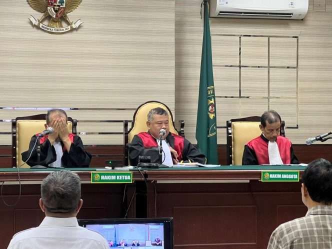 
 Majelis hakim saat memimpin sidang lanjutan perkara tindak pidana korupsi (tipikor) pengadaan lahan Polinema di Pengadilan Tipikor Surabaya. (ist)