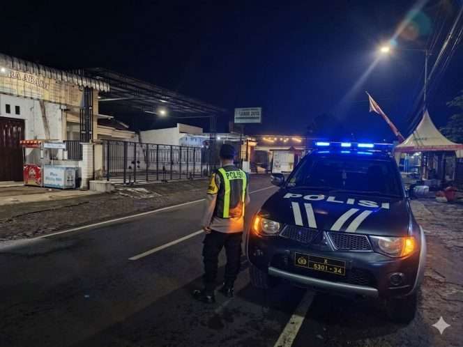 
 Polisi melakukan patroli di kawasan perbankan dan kawasan rawan pasca Lebaran 2026 guna mengantisipasi potensi gangguan keamanan dan memberikan rasa aman kepada masyarakat. (Humas Polres Malang)