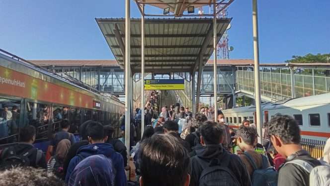 
 Lonjakan penumpang terjadi di Stasiun Malang selama masa angkutan Lebaran, seiring meningkatnya mobilitas masyarakat untuk mudik dan arus balik. (ist)
