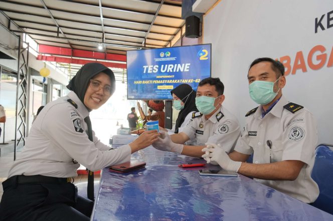 
 Komitmen Zero Narkoba! Lapas dan Bapas Malang Gelar Tes Urine Massal Peringati HBP ke-62