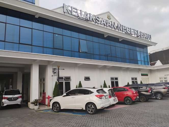 
 Pemeriksaan lanjutan. Kejari Batu, periksa pedagang lagi terkait dengan dugaan jual beli kios Pasar Induk Among Tani Kota Batu. (Yan)