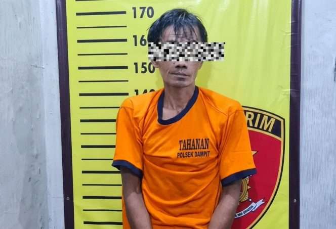 
 Terduga pencuri ponsel di konter Fariz Cell Gunung Jati Dampit yang sempat viral di medsos. (IG polisidampitofficial)