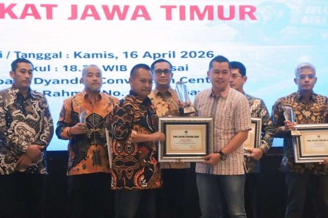 
 Direktur Utama Perumda Air Minum Tugu Tirta Kota Malang, Priyo Sudibyo, SE, S.Sos, MM, meraih penghargaan bergengsi PWI Jatim Award 2026. (hum)
