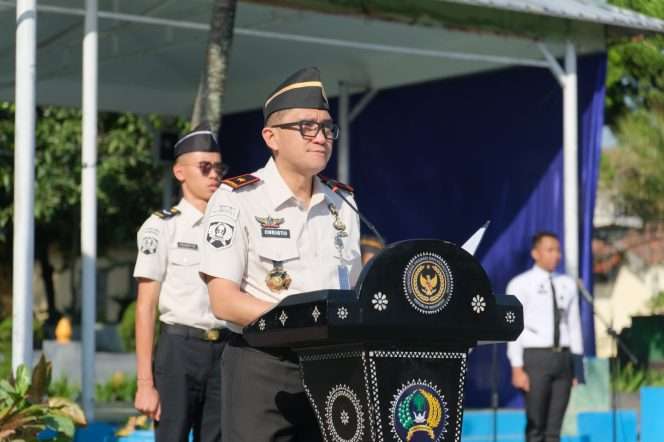 
 Kalapas Kelas I Malang, Christo Victor Nixon Toar, saat memimpin apel ikrar Zero Halinar. (ist)