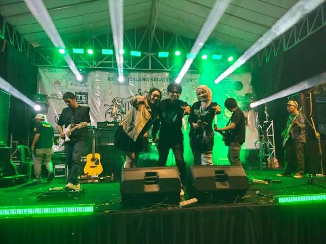 
 Event musik rock Silaturrockhim #7 sukses digelar pada Sabtu-Minggu, 18-19 April 2026. berlangsung meriah dan disambut antusiasme warga serta komunitas musik Malang Raya.(Mansyur for Baca Malang)