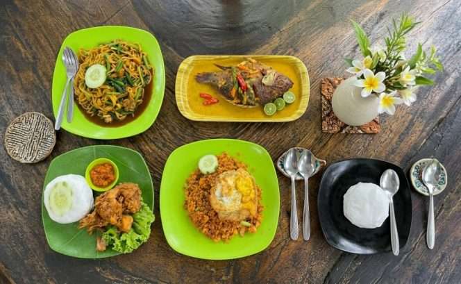 
 Sejumlah item menu di kedai, yang disukai masyarakat menjadikan UMKM tidak hanya eksis namun juga mampu membuka lapangan kerja bagi masyarakat, di tengah kondisi seperti sekarang ini. (Agus for Baca Malang)