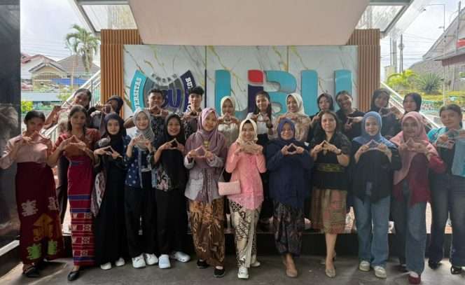 
 Peringatan Hari Kartini pada 21 April 2026 di Universitas Insan Budi Utomo (UIBU) berlangsung meriah sekaligus sarat makna. (ist)