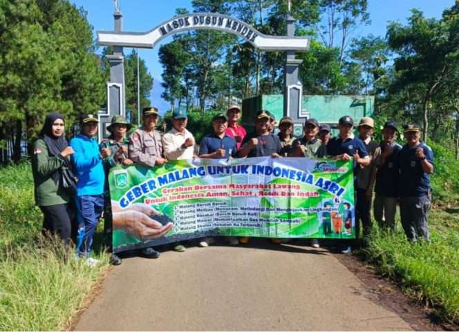 
 Gerakan Bersama Menjaga Alam dan Lingkungan Malang (GEBER Malang) melakukan aksi penghijauan, menanam ratusan pohon di Lawang.(FB ARELA)