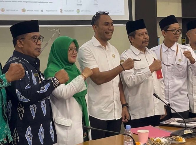 
 Foto bersama usai audiensi guru agama dengan anggota Komisi IV DPRD Kabupaten Malang sekaligus Wakil Ketua Fraksi PDI Perjuangan, Zulham Akhmad Mubarrok. Dalam kesempatan itu, ia mendesak SPN naik status dari kegiatan ekstrakurikuler menjadi muatan lokal. Tanpa payung hukum, program penguatan karakter tersebut saat ini masih berjalan dengan dukungan guru sukarela dan tanpa anggaran pasti. (IG Zulham Akhmad Mubarrok)
