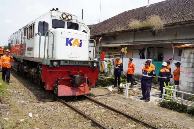 
 Daop 8 Surabaya melakukan berbagai langkah percepatan pemulihan agar operasional kereta api kembali normal. (ist)