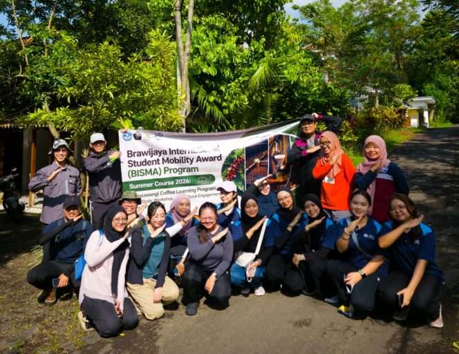 
 Kegiatan summer course mahasiswa Departemen Biologi FMIPA UB dengan Universiti Teknologi MARA (UiTM) dan Universiti Malaysia Sabah (UMS di Desa Kalipuro, Kabupaten Banyuwangi.(ist)