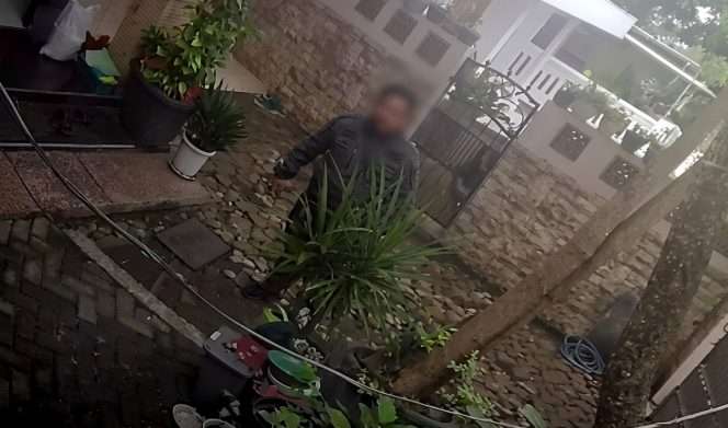 
 Orang tidak dikenal masuk rumah warga Candirenggo Singosari diduga hendak melakukan pencurian, dengan modus mau memidahkan wifi.(IG Info Singosari)