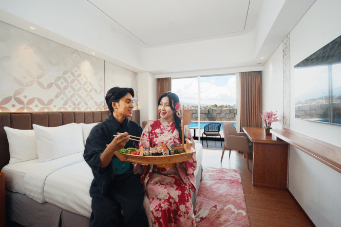 
 Sushication Deals, pengalaman menginap bernuansa Jepang dengan sushi boat seharga Rp799.000 di Atria Hotel Malang. (ist)