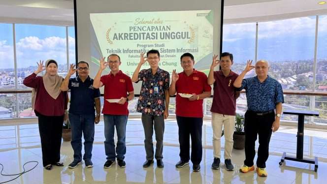 
 Sivitas Akademika Universitas Ma Chung dengan pencapaian Akreditasi Unggul LAM INFOKOM untuk Prodi Teknik Informatika dan Sistem Informasi. (ist)
