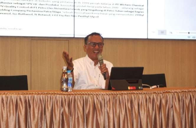 
 Sultoni Kharis S.Si saat paparan dalam 